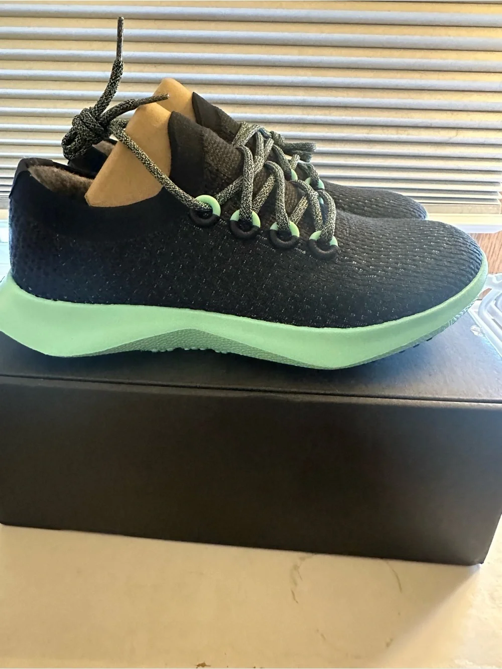 allbirds Mens Black and Mint Green Tread Lighter Sneakers size 10 NEW